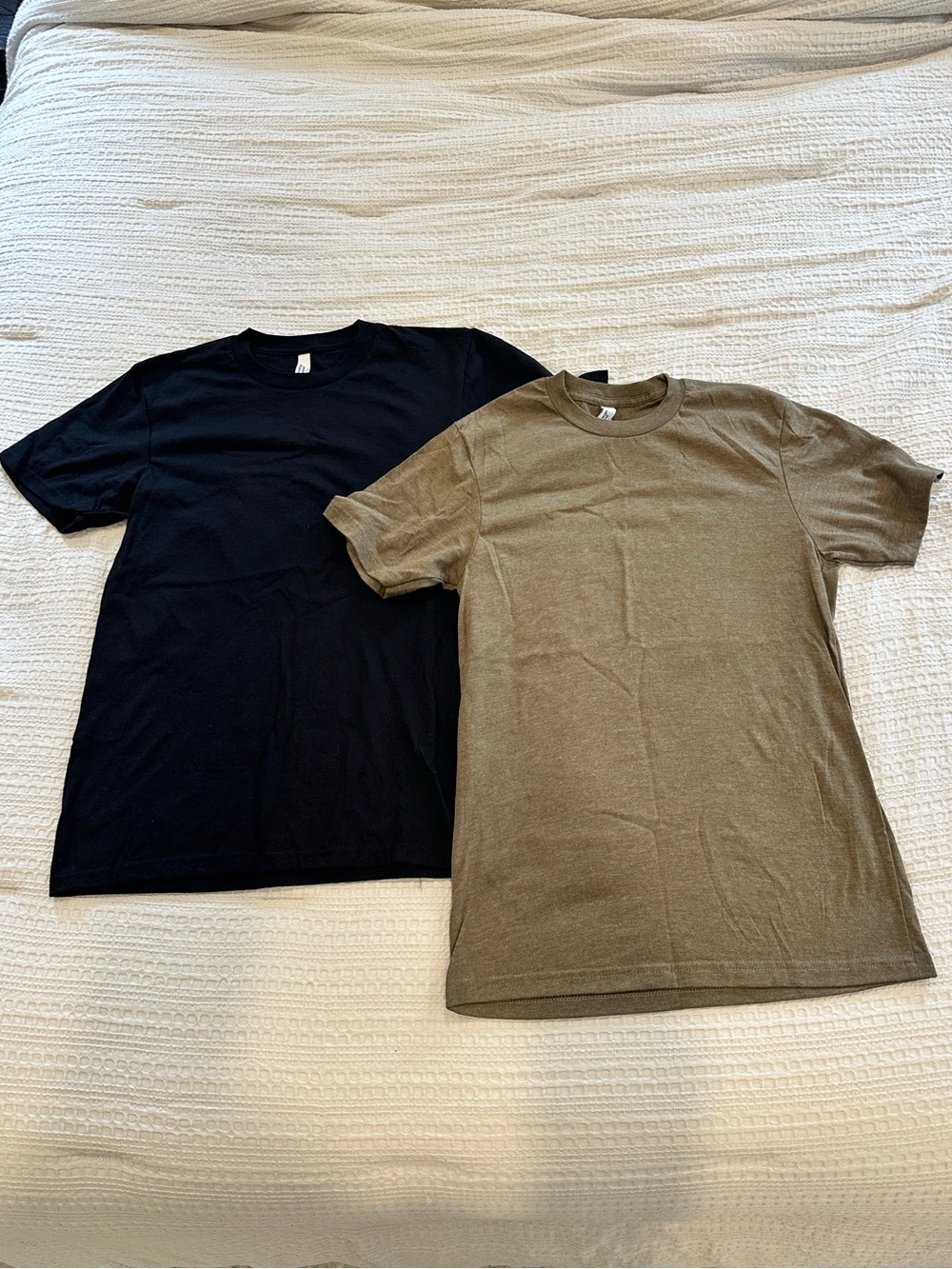 Like new! Bundle of 2 American Apparel Unisex Short Sleeve Tees Size Small